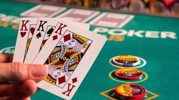Three Card Poker – คำแนะนำในการเล่นแบบละเอียดและเข้าใจง่ายที่สุด